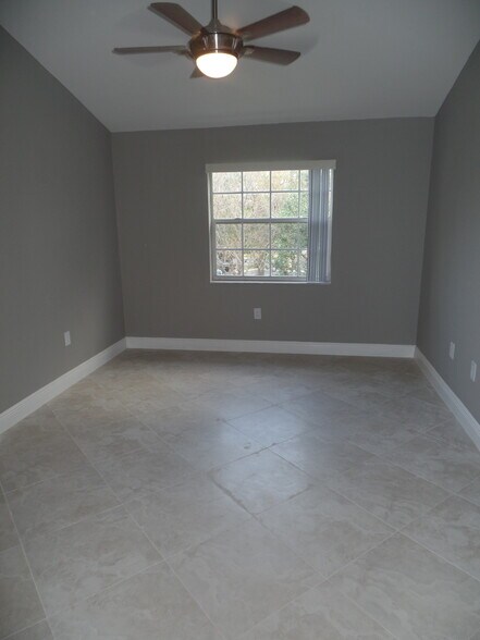 Building Photo - 2810 N Oakland Forest Dr