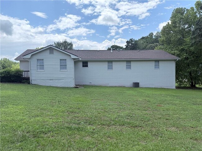 Building Photo - 40 Salem Ridge