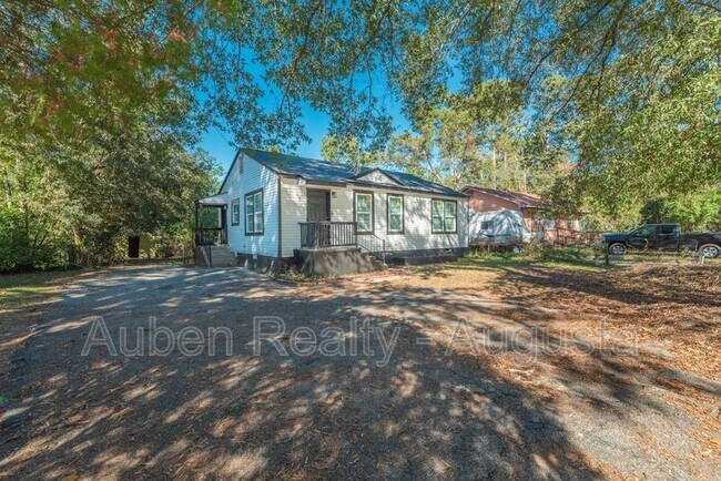 Building Photo - 2524 Rhodes Dr