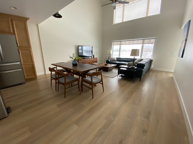 Building Photo - 2048 Marina Ct