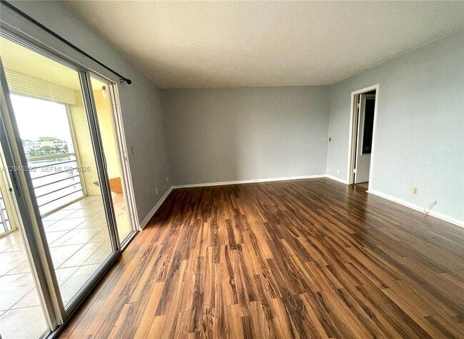Building Photo - 4031 Harwood D