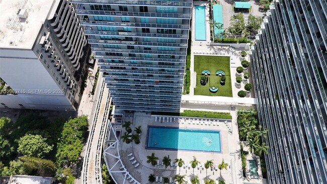 Building Photo - 1111 SW 1st Ave