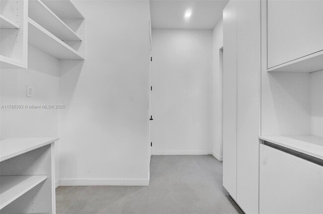 Building Photo - 6401 SW 84th St
