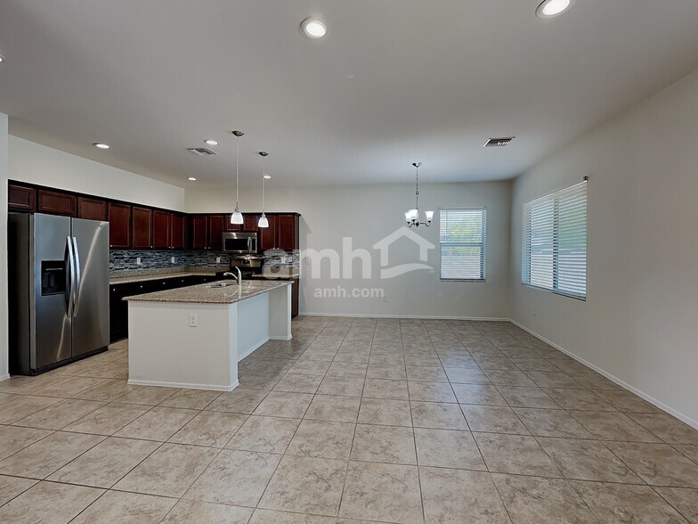 Building Photo - 1021 E Lumberjack Trail