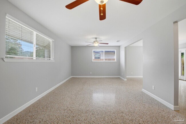 Building Photo - 302 Loruna Dr