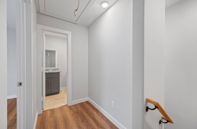 Building Photo - 6617 Bacher St