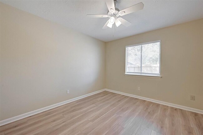 Building Photo - 2928 Laurelridge Dr