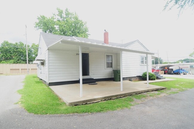 Building Photo - 203 Oakwood Ave NE