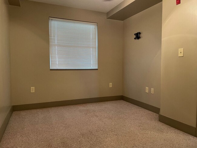 Building Photo - Lake Plaza #904- 3BD/2BA Available for FALL 2026! $3150 /month includes ONE assigned parking spac...