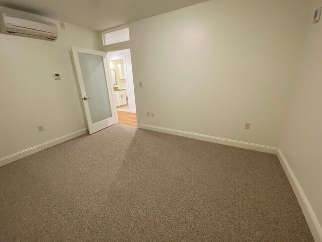 Building Photo - 875 Elm St