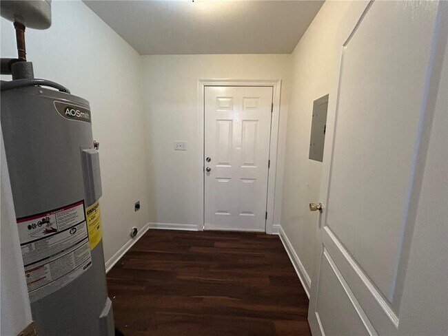 Building Photo - 7750 Smith Rd