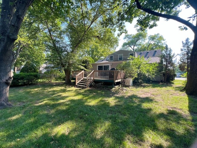 Building Photo - SEE IT NOW: Elegant Home in Prairie Village with Spacious Yard!