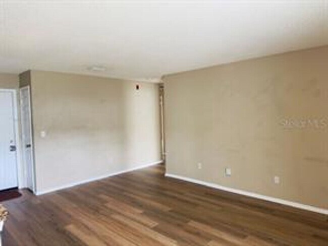 Building Photo - 2550 N Alafaya Trail