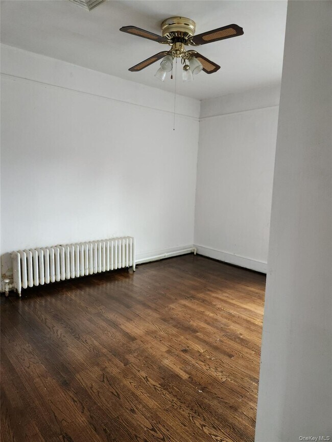 Building Photo - 547 Violet Ave