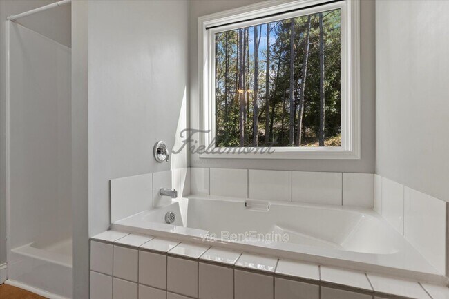 Building Photo - 110 Raeburn Way