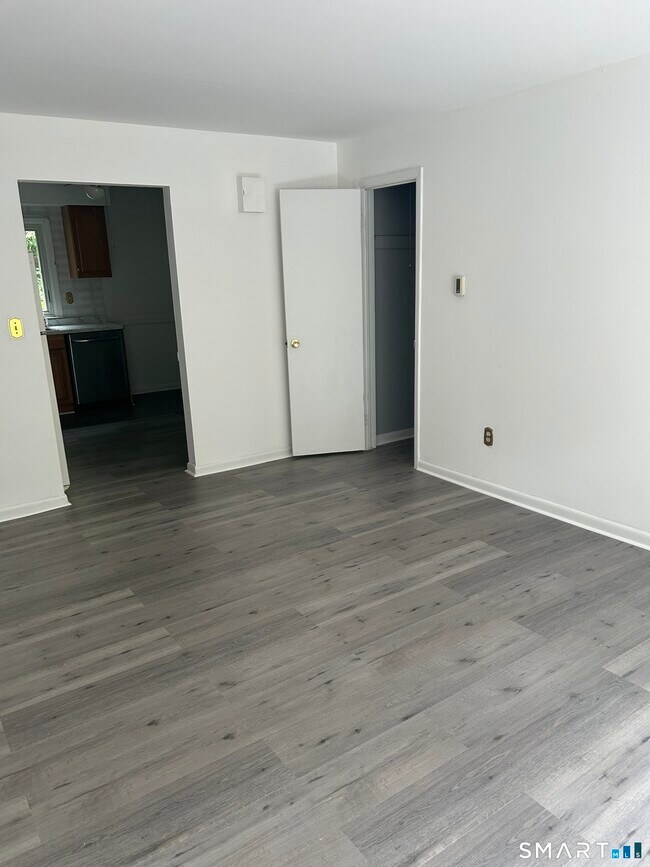 Building Photo - 56 Wakelee Ave