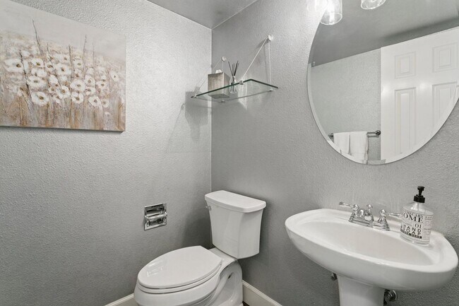 Building Photo - 15510 Jessie Dr