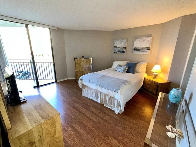 Building Photo - 690 Island Way