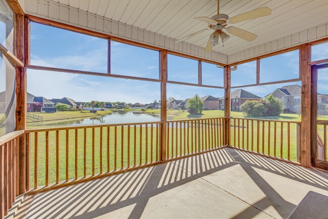 Building Photo - 1822 Lake Wateree Dr