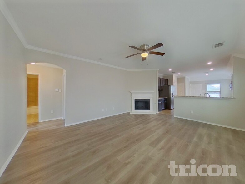 Building Photo - 5816 Burgundy Rose Dr