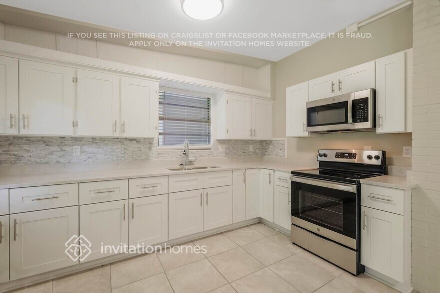 Building Photo - 8527 Bengalin Ave