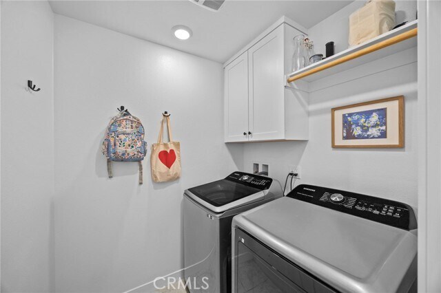 Building Photo - 323 Adela