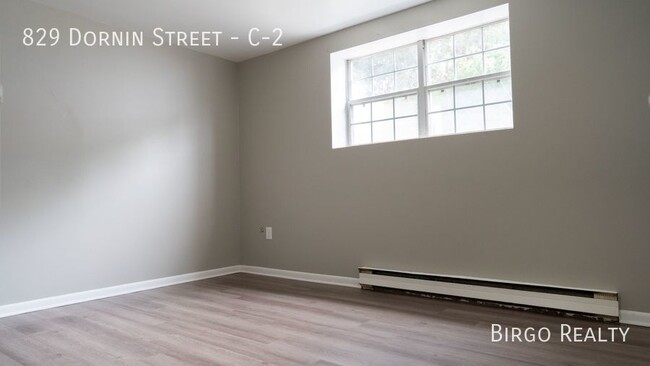 Building Photo - Comfortable 1 Bed/1 Bath APARTMENT in GREE...