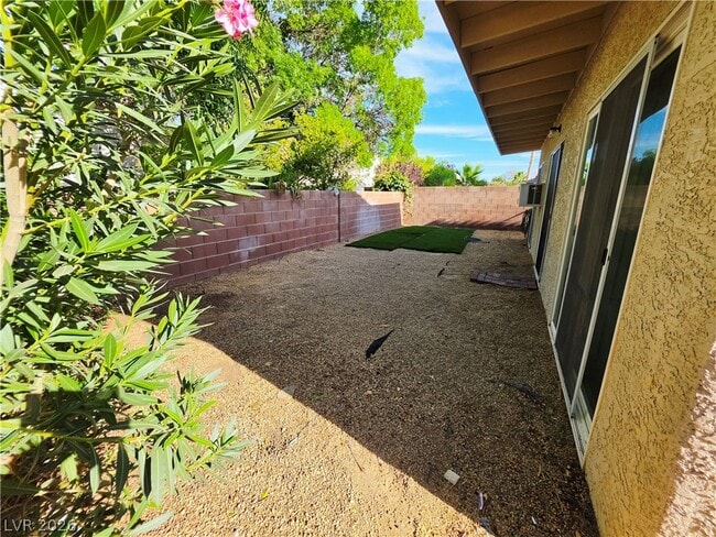 Building Photo - 1824 Sierra Valley Way