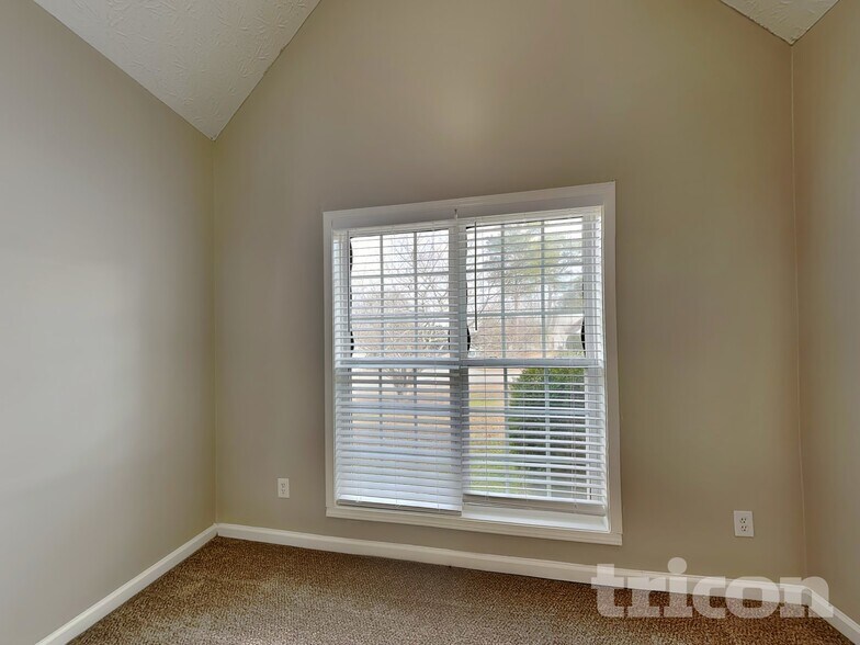 Building Photo - 170 Orchard View