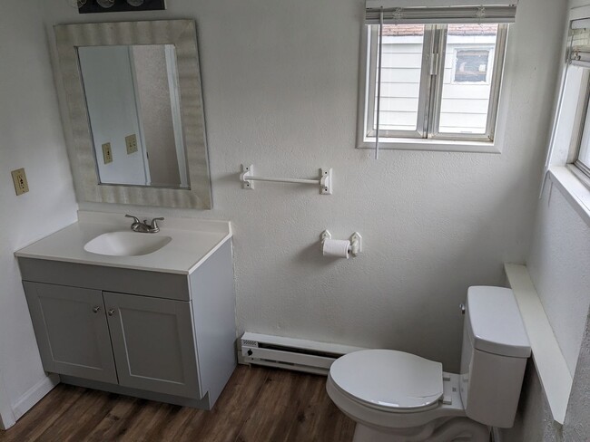 Building Photo - 3 Bed 2 Bath House Near Downtown Belgrade - Dogs Negotiable!