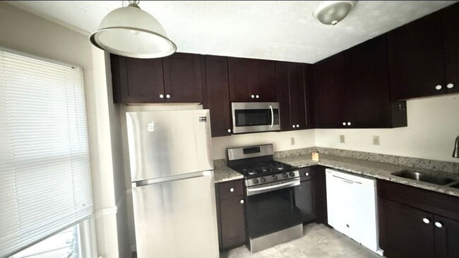 Building Photo - 1007 Oaks Pkwy SE