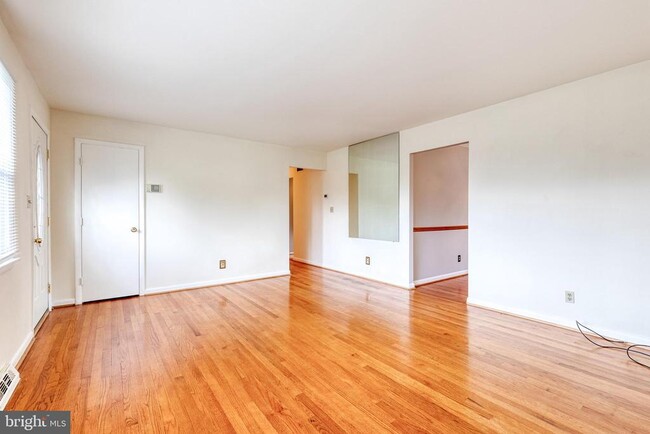 Building Photo - 6 Orchard Pl