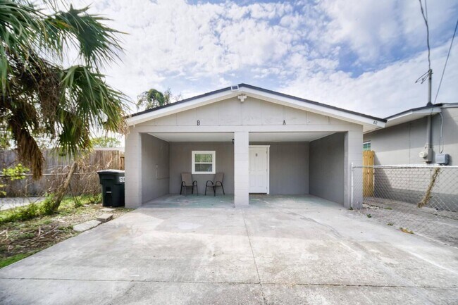 Building Photo - 832 Mikael Ave