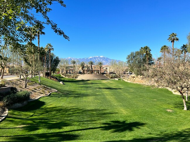 Building Photo - COMING SOON!!3 Bed 3 Bath Condo in Spanish...