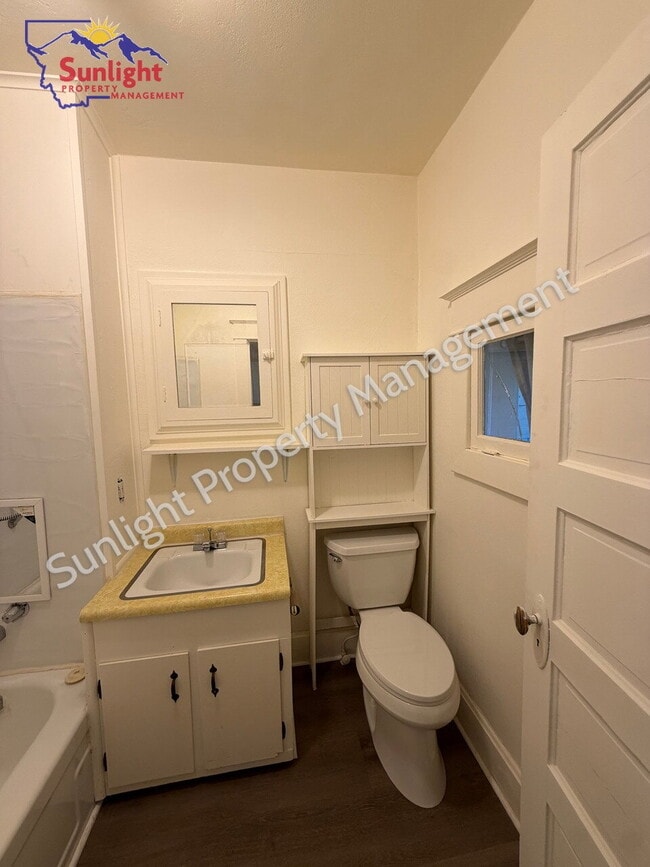 Building Photo - Cozy 1 Bed 1 Bath Apartment