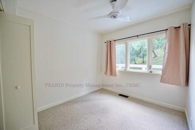 Building Photo - Lovely Two-Story Home With 3 Bedrooms and ...