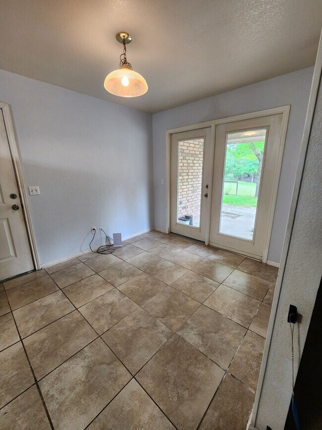 Building Photo - 3/2 Home on 3 acres in West Lampasas