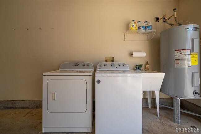 Building Photo - $3800 /3 Bed / 2 Bath / 3 Parking in Ewa B...