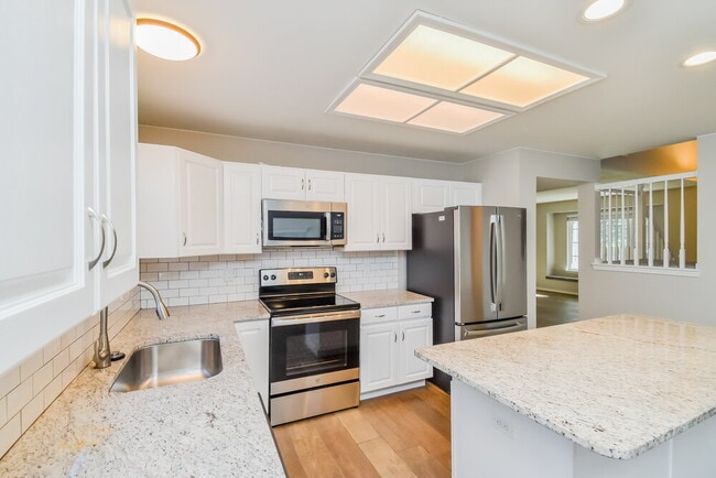 Building Photo - 8633 Bellcove Cir