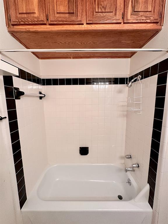 Building Photo - 402 W 44th St