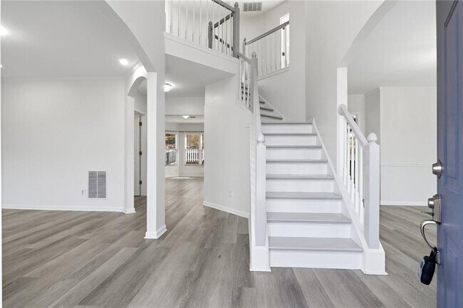 Building Photo - 1150 River Overlook Dr NW