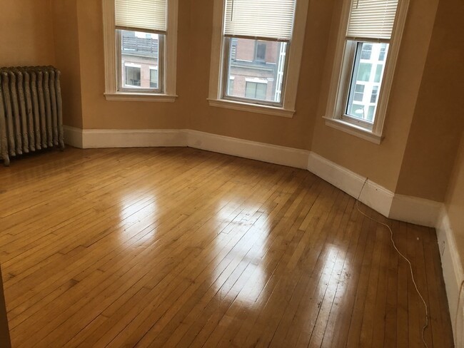 Building Photo - 68 Boylston St