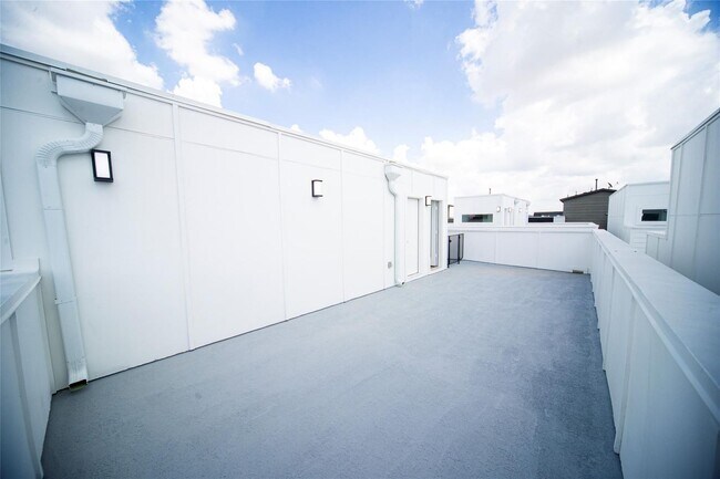 Building Photo - 236 Urbane Crst Dr