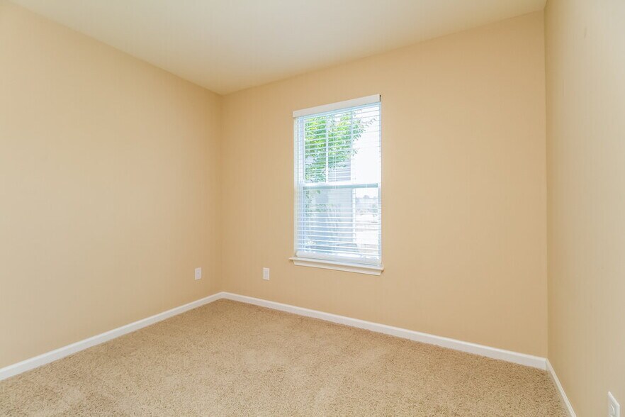Building Photo - 8006 Alydar Ct