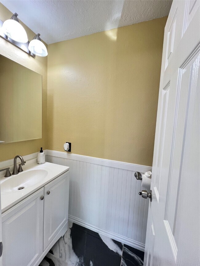 Building Photo - 10123 Early Spring Dr