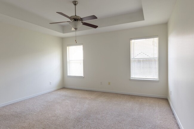 Building Photo - Centrally located 3 bedroom home