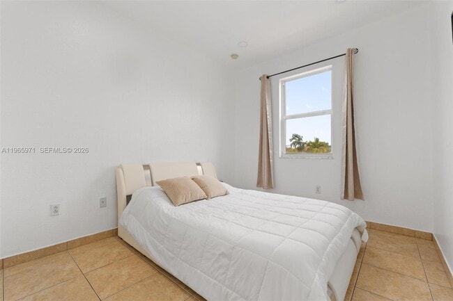 Building Photo - 2328 NE 37th Terrace