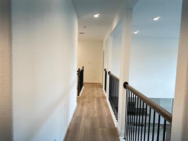 Building Photo - 8611 Flagman Trl