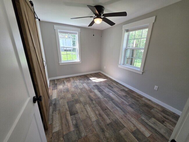 Building Photo - 803 Marve St