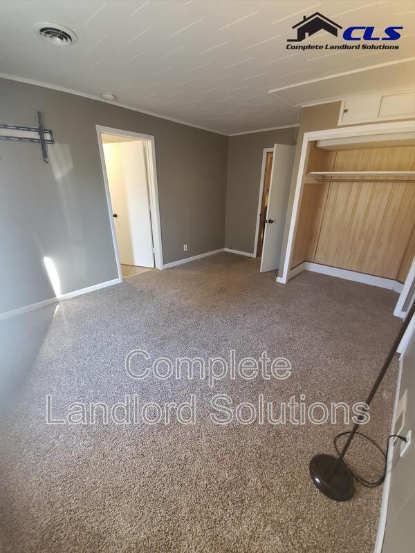 Building Photo - 824 E Harris St